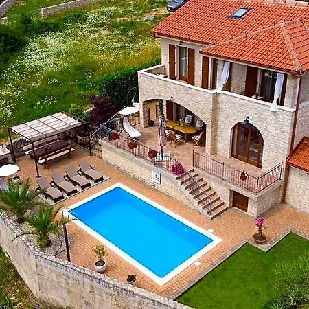 Maya Comfortable 3* Krk Town