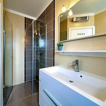 Maya Comfortable Hotel