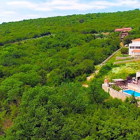 Maya Comfortable Hotel
