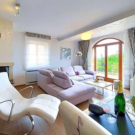Maya Comfortable 3* Krk Town